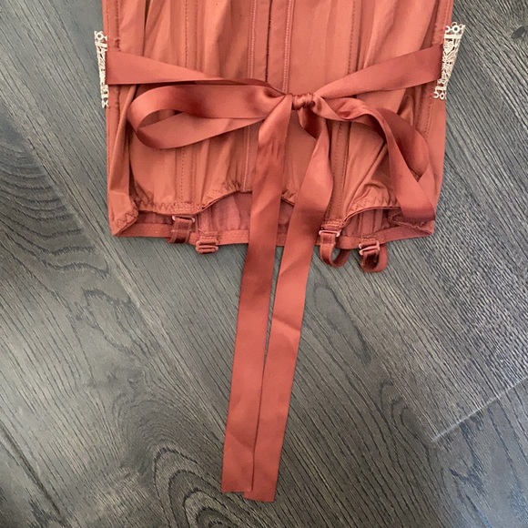 Corset lingerie - with lace and ribbon 32B - Picture 4 of 7